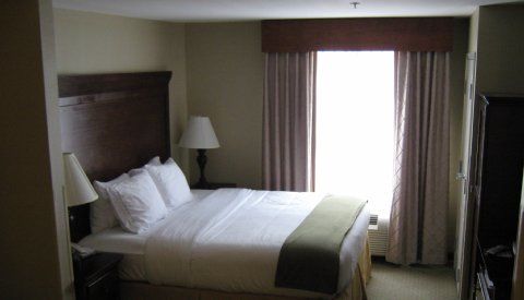 Hotel Express Airport By Ihg 3*