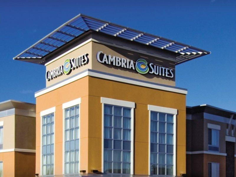 Doubletree By Hilton Airport