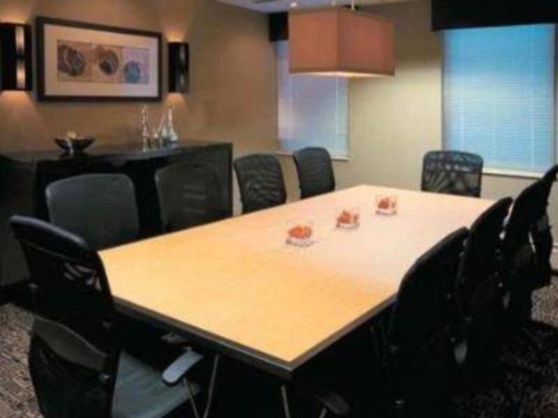 Doubletree By Hilton Airport Hotel 4*