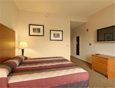 Hotel Baymont By Wyndham Savannah/garden 3*