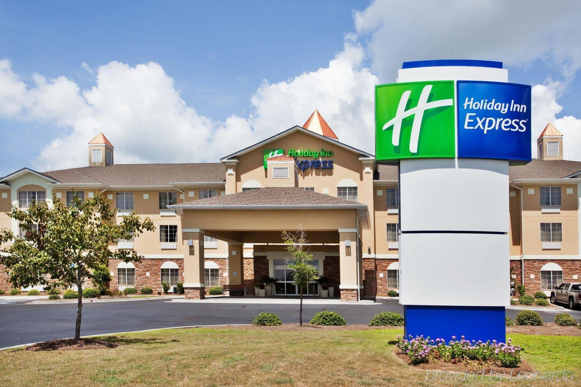 Express Airport By Ihg Hotel 3*