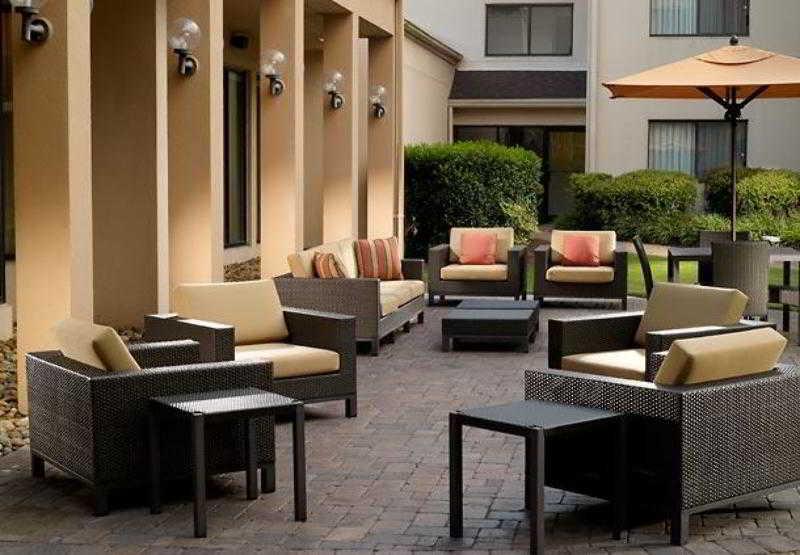 Courtyard By Marriott Midtown Hotel Savannah