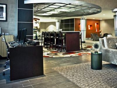 Doubletree By Hilton Airport