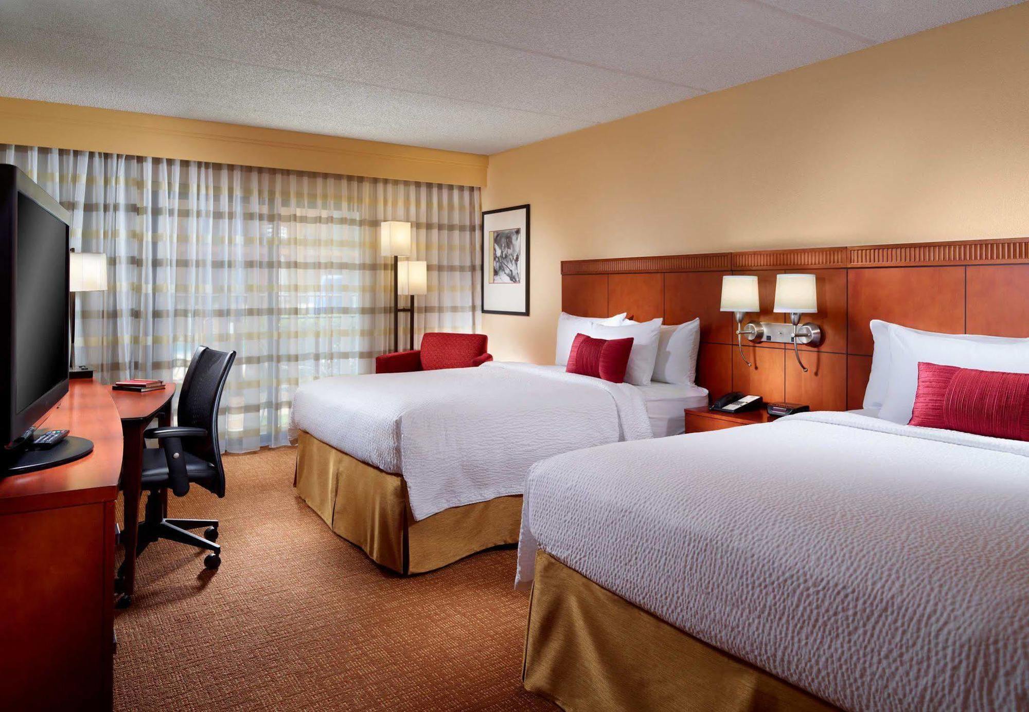 Hotel Courtyard By Marriott Midtown 3*