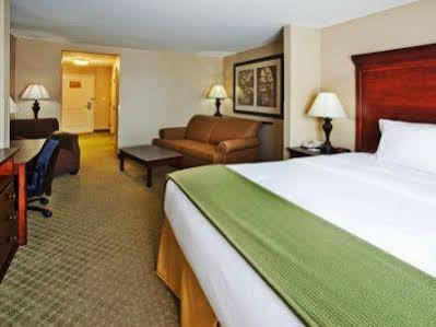 Hotel Express Airport By Ihg