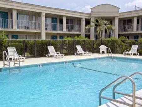 Hotel Days - Oglethorpe Mall/midtown 2*