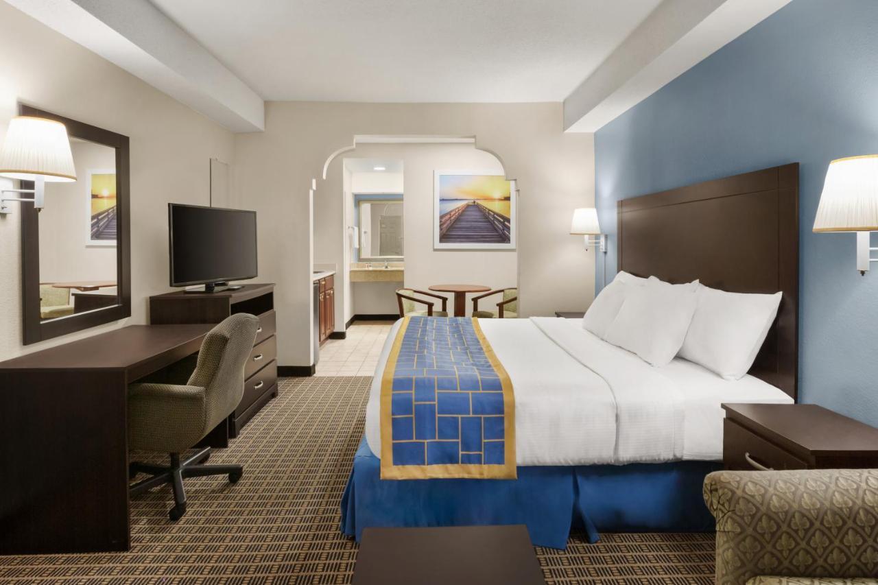 Days & By Wyndham Midtown Savannah