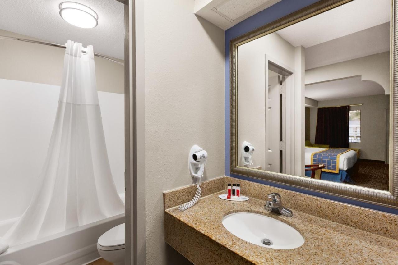Motel Days & By Wyndham Midtown Savannah