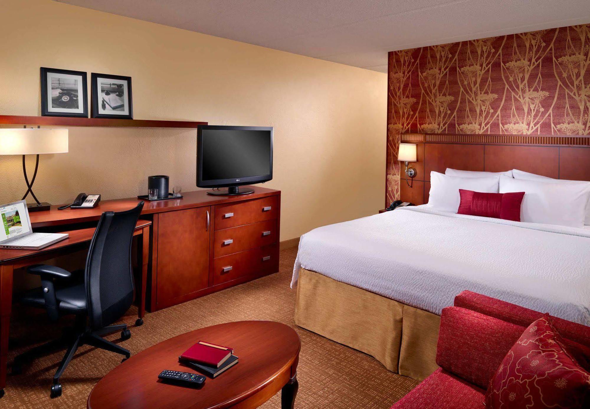Courtyard By Marriott Midtown 3*