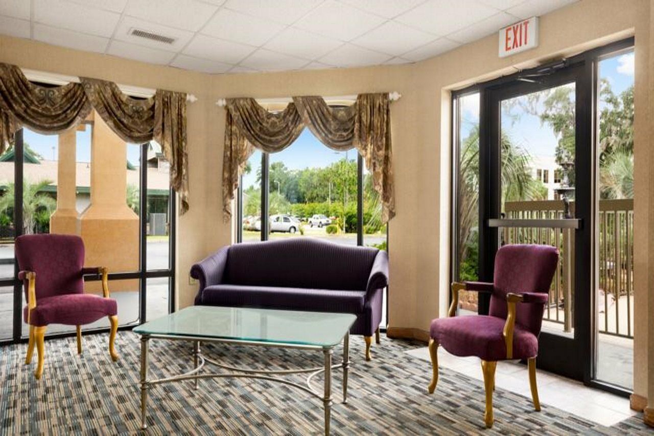 Motel Days & By Wyndham Midtown Savannah