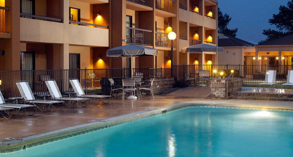 Courtyard By Marriott Midtown Hotel Savannah