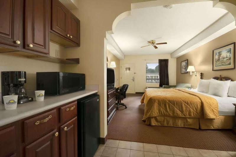 Days & By Wyndham Midtown Motel 2*