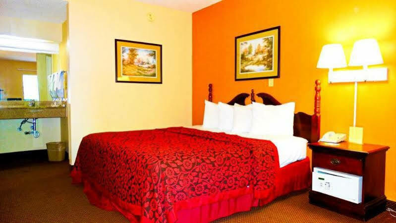 Motel Days & By Wyndham Midtown