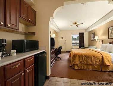 Motel Days & By Wyndham Midtown Savannah