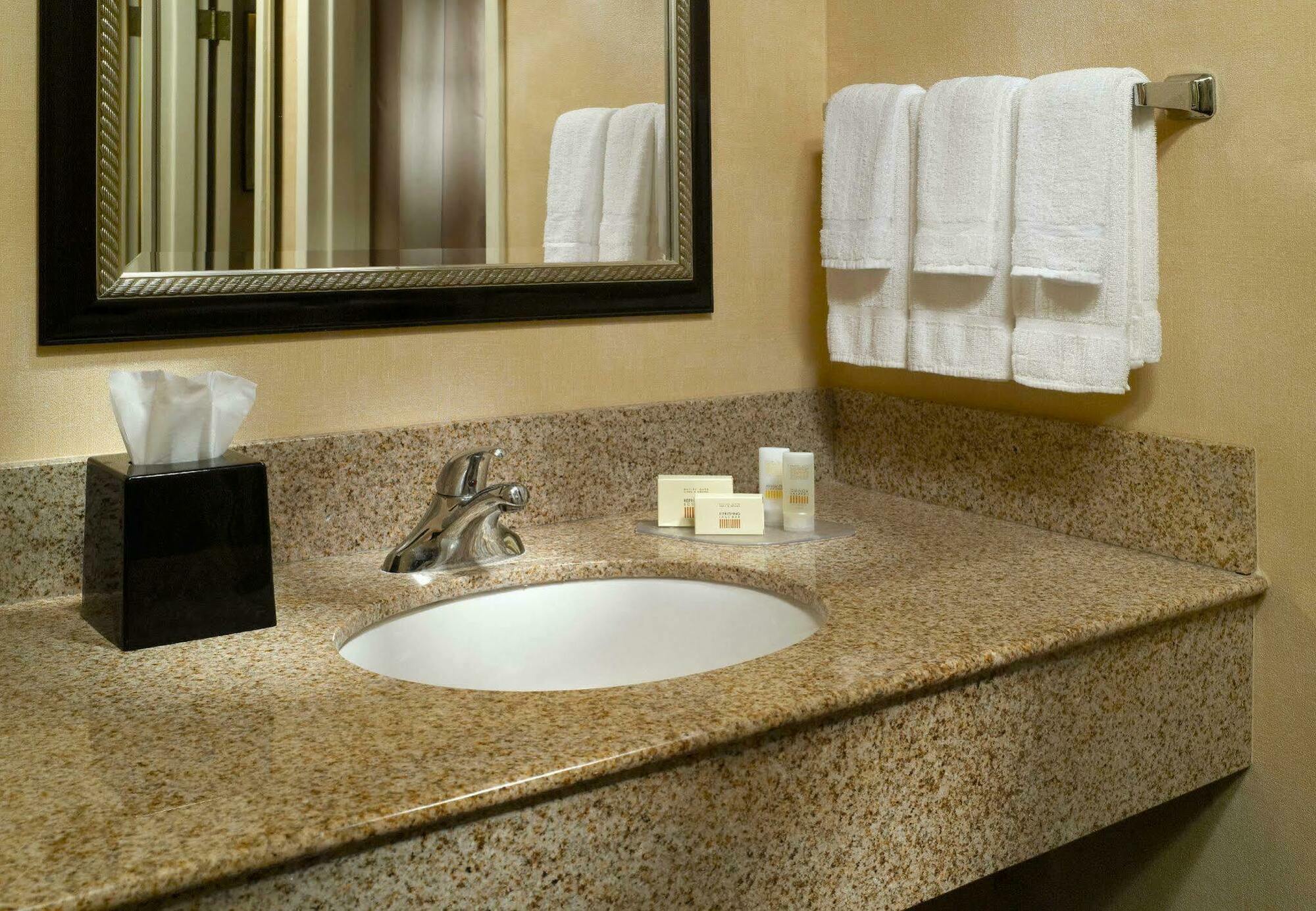 Hotel Courtyard By Marriott Midtown