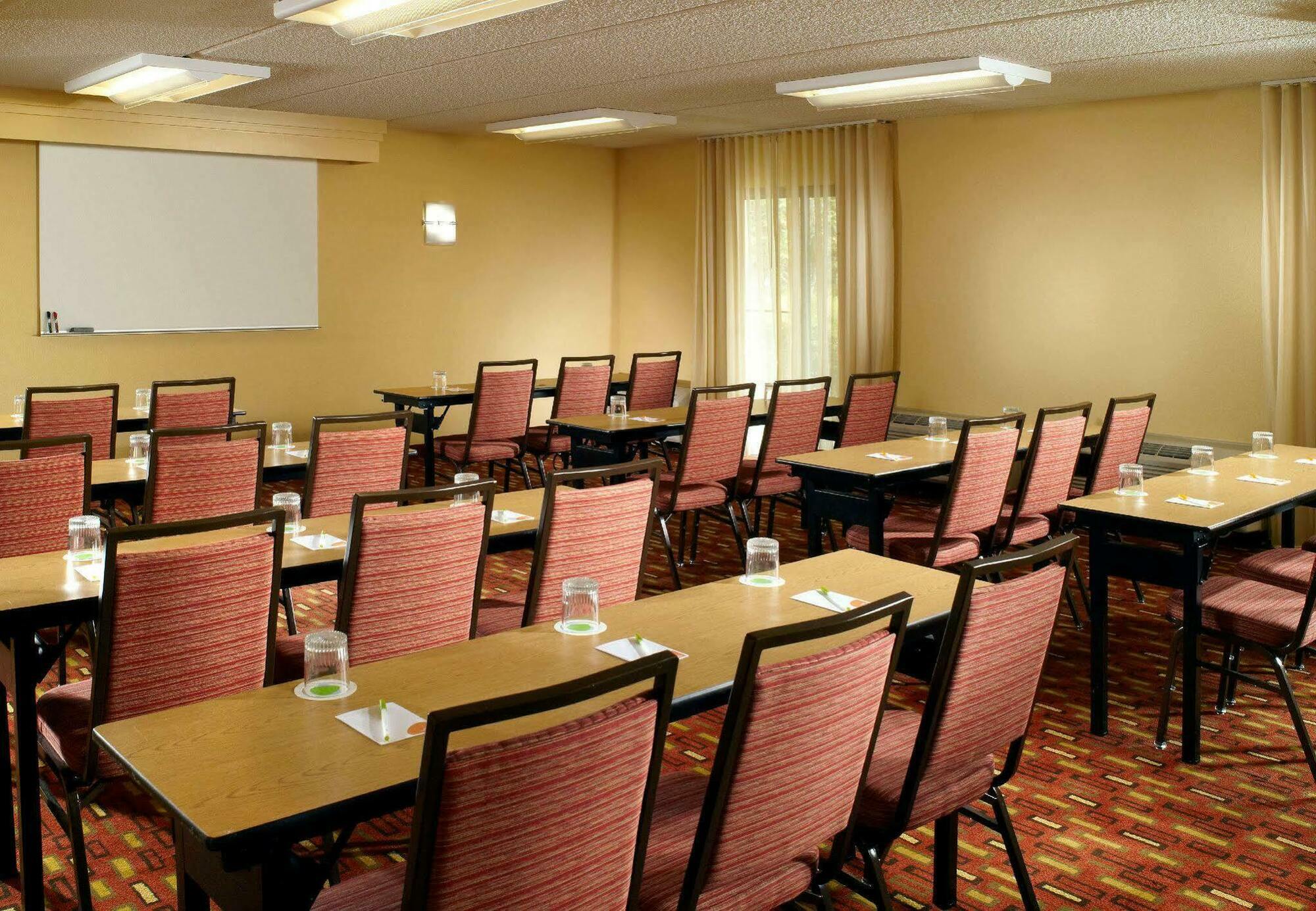 Courtyard By Marriott Midtown Hotel 3*