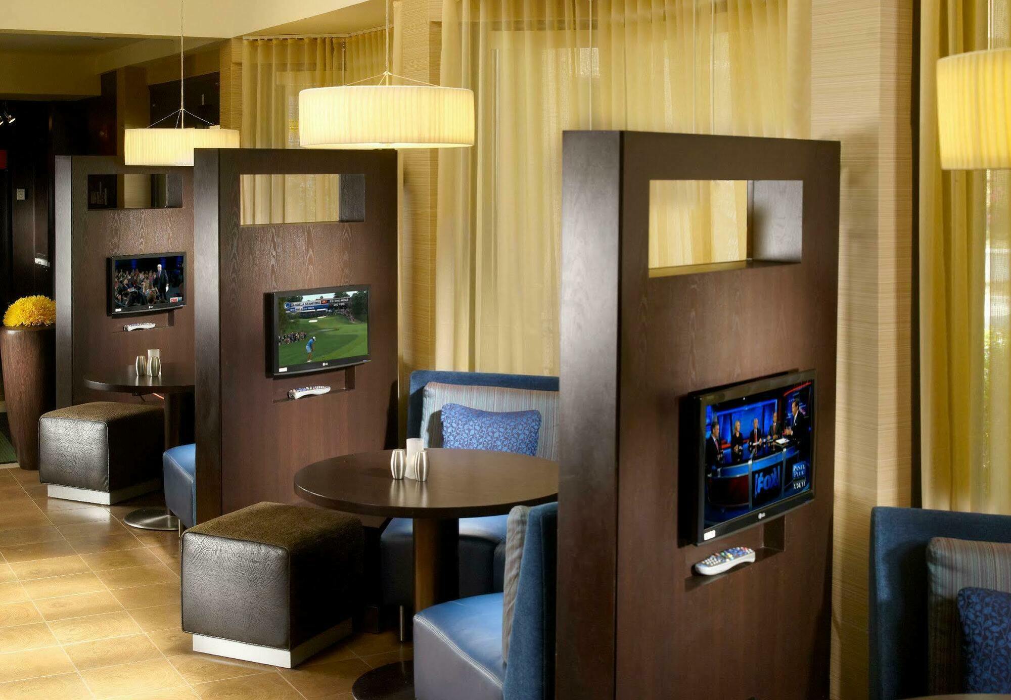 Courtyard By Marriott Midtown Hotel