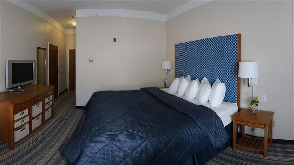 Hotel Spark By Hilton Airport 2*