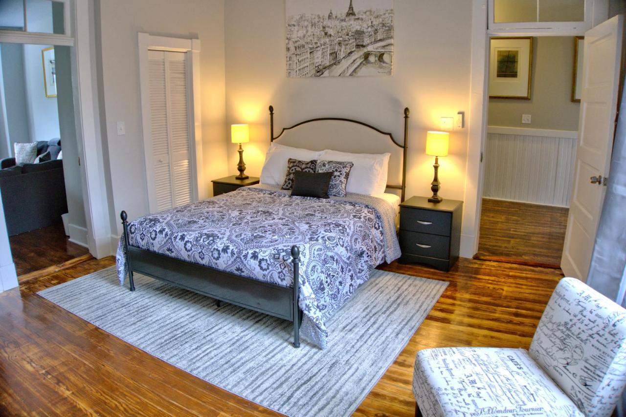 2 Bedroom Newly Renovated Townhome In Historic Apartment