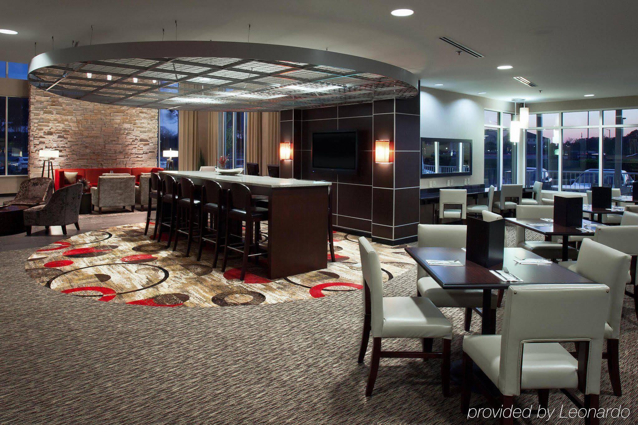 Doubletree By Hilton Airport Hotel
