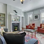 One Bed Downtown Home With Heated Pool Access