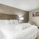 Red Roof Inn Plus+ & Suites Savannah - I-95