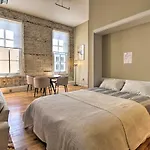 Bright Savannah Loft In Historic District!