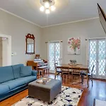 Comfortable Escape In Historic Downtown Savannah