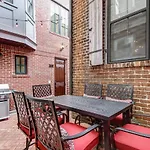 The Lyons House - Luxe Historical Home - Parking Included
