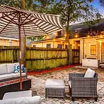 Historic 1892 Savannah Duplex Off Forsyth Park