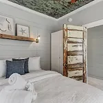 Historic 1892 Savannah Duplex Off Forsyth Park