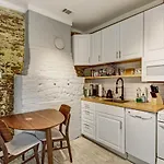 Historic 1892 Savannah Duplex Off Forsyth Park