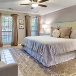 Soothing Savannah Townhome With Patio!