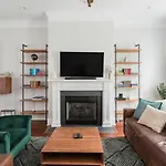 3 Bedroom Liberty House In Downtown With Parking