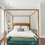 3 Bedroom Liberty House In Downtown With Parking