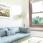 Bright King Bedroom In Downtown Savannah