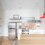 Spacious 2 Bedroom In Downtown Savannah
