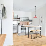 Spacious 2 Bedroom In Downtown Savannah