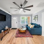 Stylish Urban Nest, Close To Parks And Restaurants