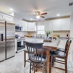 Family Home Near Downtown And Convention Center!