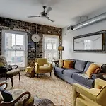 Old Towne Loft On Broughton -Steps To City Market