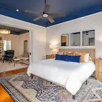 Charming Historic District Parlor Level Apartment