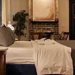 Intimate Library Studio - Minutes To Forsyth Park