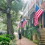 ☆Historic Living•2 Separate Spaces•Downtown•Walk To Forsyth Park•Private Patio/Porch☆