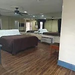 Deluxe Inn - Savannah