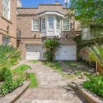 8Br Historic Hamilton House