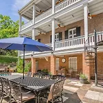 8Br Historic Hamilton House