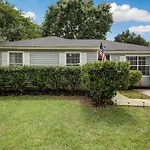 Covered Patio & Fenced Yard Lovely In Laurelwood
