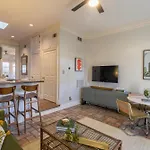 Private Patio Retreat In Charming Downtown