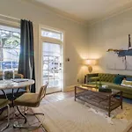 Private Patio Retreat In Charming Downtown